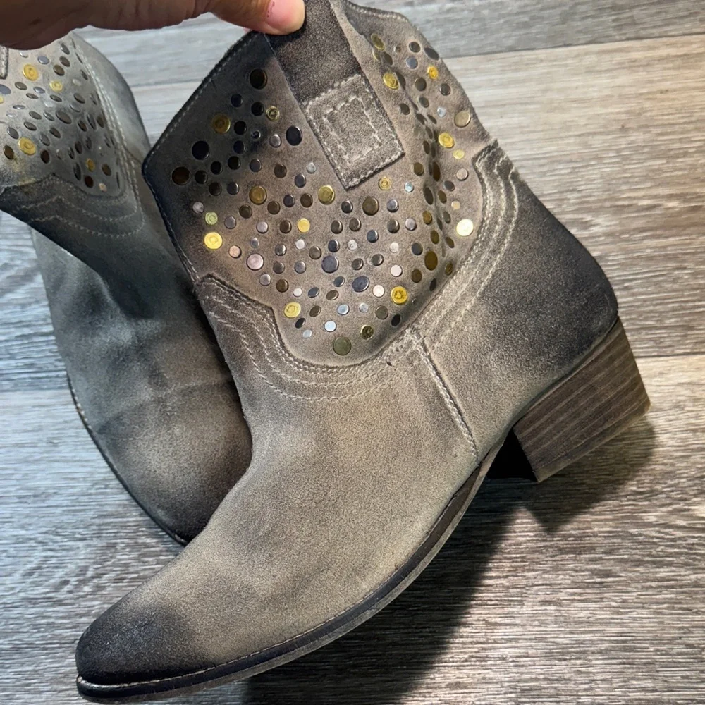 Diba Tan Ankle Booties woman’s size 9 (s193)